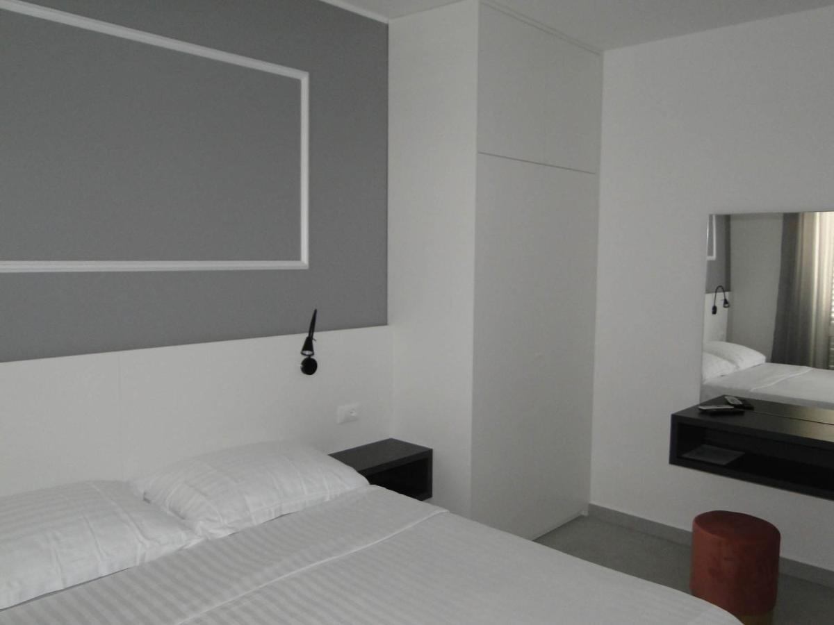 Rooms Tepli Bok Primošten Esterno foto