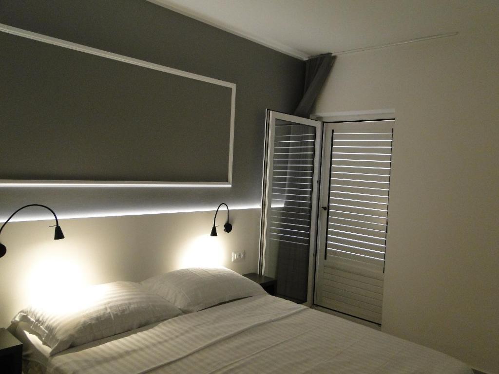 Rooms Tepli Bok Primošten Esterno foto